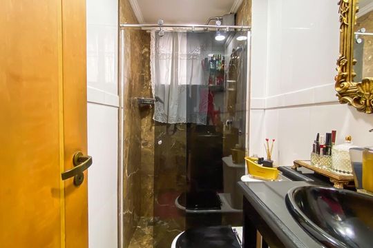 Banheiro de apartamento à venda com 2 quartos, 54m² em Burgo Paulista, São Paulo