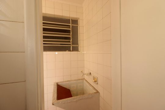 Banheiro de Serviço de apartamento à venda com 2 quartos, 82m² em Parque Jaçatuba, Santo André