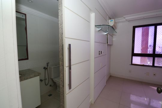 Quarto 2  de apartamento para alugar com 3 quartos, 205m² em Caminho das Árvores, Salvador