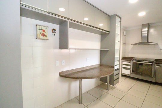 Cozinha de apartamento para alugar com 3 quartos, 205m² em Caminho das Árvores, Salvador