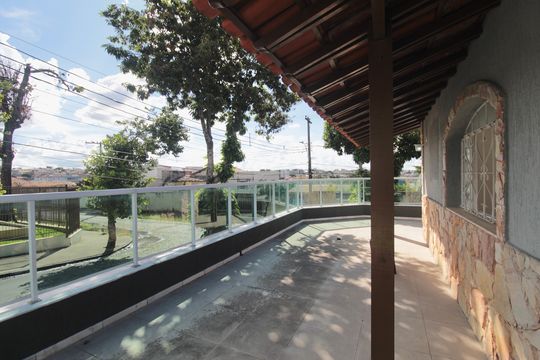 Varanda de casa à venda com 4 quartos, 480m² em Santa Branca, Belo Horizonte
