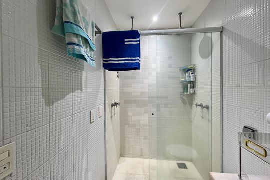 BANHEIRO 1 de apartamento à venda com 2 quartos, 100m² em Leblon, Rio de Janeiro