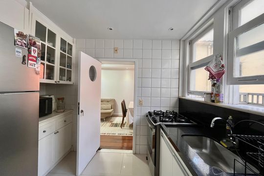 COZINHA de apartamento à venda com 2 quartos, 100m² em Leblon, Rio de Janeiro