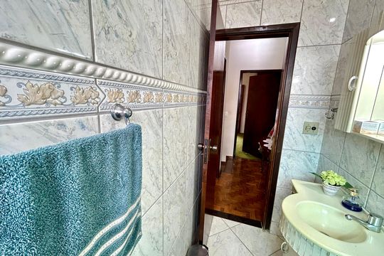 Banheiro 1 de casa à venda com 2 quartos, 156m² em Jardim Toscana, Guarulhos