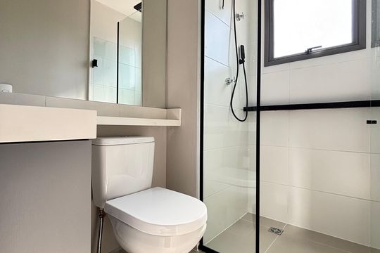 Banheiro de kitnet/studio à venda com 1 quarto, 44m² em Vila Nova Conceição, São Paulo