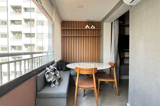 Varanda de kitnet/studio à venda com 1 quarto, 44m² em Vila Nova Conceição, São Paulo