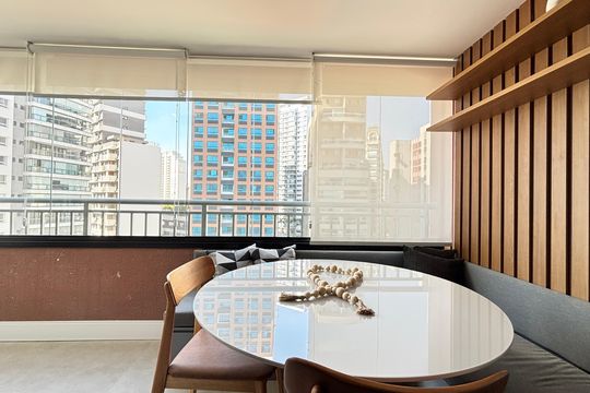 Varanda de kitnet/studio à venda com 1 quarto, 44m² em Vila Nova Conceição, São Paulo
