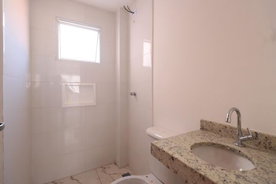 Banheiro de apartamento para alugar com 2 quartos, 28m² em Vila Carrão, São Paulo