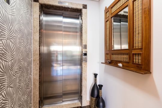 Hall do Elevador Social de apartamento à venda com 3 quartos, 148m² em Jardim São Paulo, São Paulo