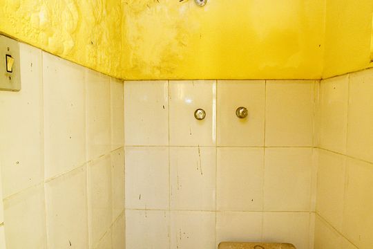 Banheiro de serviço de casa para alugar com 4 quartos, 200m² em Barroca, Belo Horizonte