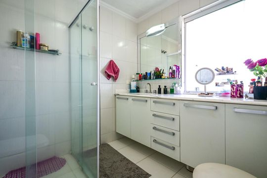 Banheiro da Suíte  3 da Cobertura de apartamento à venda com 4 quartos, 209m² em Vila Suzana, São Paulo