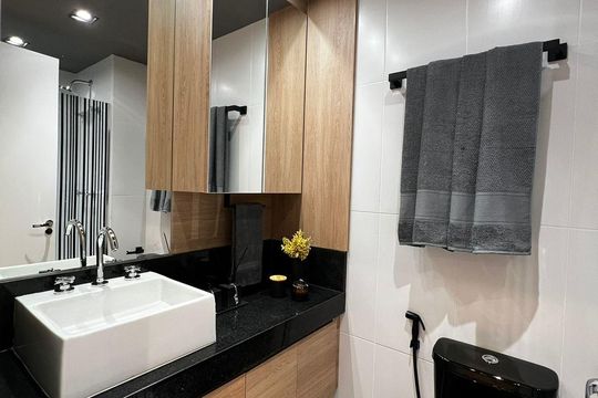 Banheiro de apartamento para alugar com 1 quarto, 35m² em Pinheiros, São Paulo