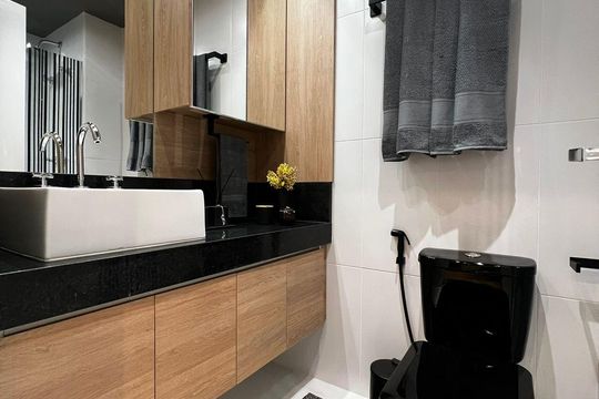 Banheiro de apartamento para alugar com 1 quarto, 35m² em Pinheiros, São Paulo