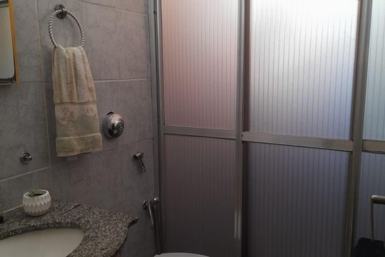 Banheiro de casa à venda com 4 quartos, 359m² em Novo Eldorado, Contagem