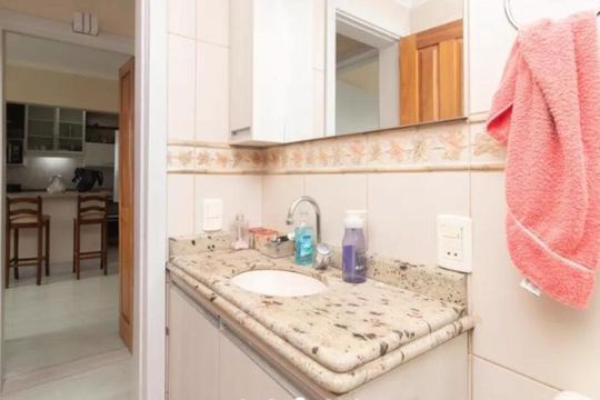 Banheiro de apartamento para alugar com 2 quartos, 65m² em Glória, Porto Alegre