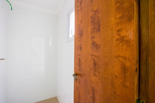 Banheiro social de casa à venda com 3 quartos, 139m² em Vila Humaita, Santo André