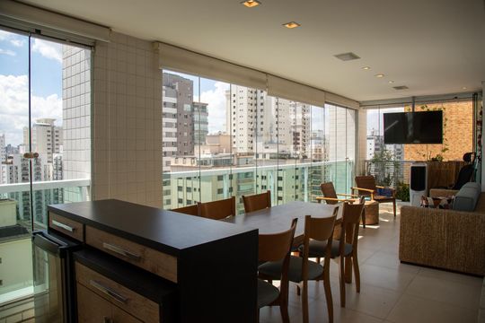 Sacada de apartamento à venda com 3 quartos, 200m² em Campo Belo, São Paulo