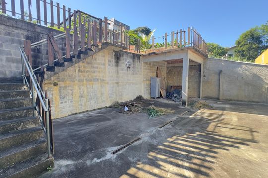 Quintal de casa de condomínio para alugar com 2 quartos, 158m² em Pindobas, Maricá