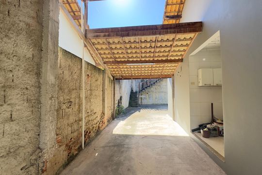 Garagem de casa de condomínio para alugar com 2 quartos, 158m² em Pindobas, Maricá