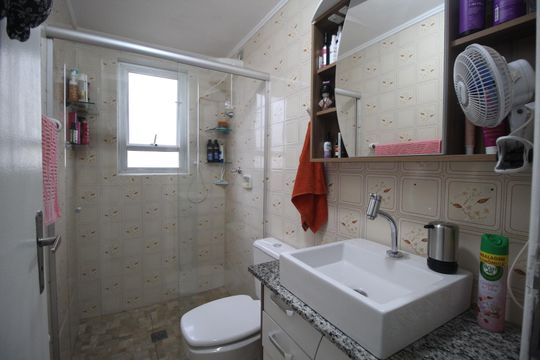 Banheiro de apartamento à venda com 2 quartos, 70m² em Jardim Dona Leopoldina, Porto Alegre