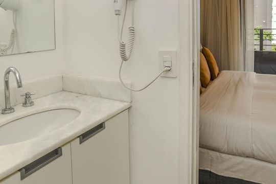 Banheiro de apartamento à venda com 1 quarto, 24m² em Sumarezinho, São Paulo