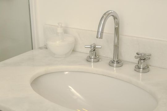 Banheiro de apartamento à venda com 1 quarto, 24m² em Sumarezinho, São Paulo