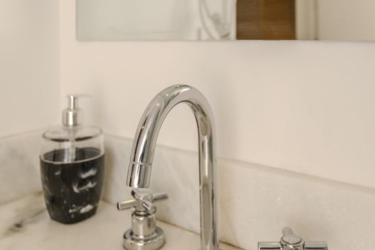 Banheiro de apartamento à venda com 1 quarto, 22m² em Sumarezinho, São Paulo
