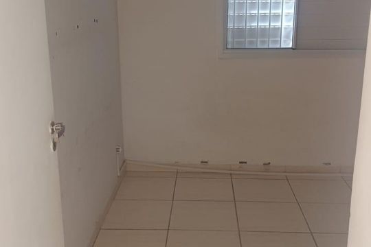 Quarto de apartamento para alugar com 2 quartos, 49m² em Metalúrgicos, Osasco