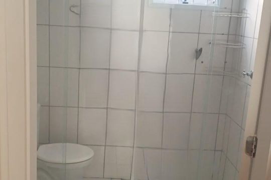 Banheiro de apartamento à venda com 2 quartos, 49m² em Metalúrgicos, Osasco