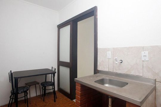 Cozinha + Área de Serviço de apartamento à venda com 1 quarto, 42m² em Centro Histórico, Porto Alegre