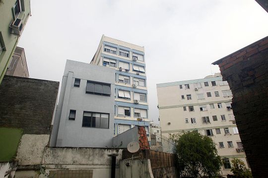 Studio - Sala / Quarto Vista de apartamento à venda com 1 quarto, 42m² em Centro Histórico, Porto Alegre