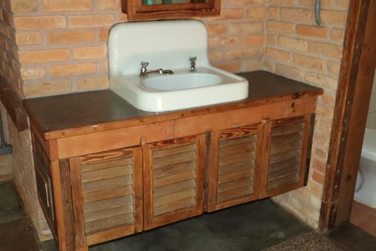 Casa de Condomínio para alugar com 3 quartos, 300m² em Vila Real Moinho Velho, Embu das Artes