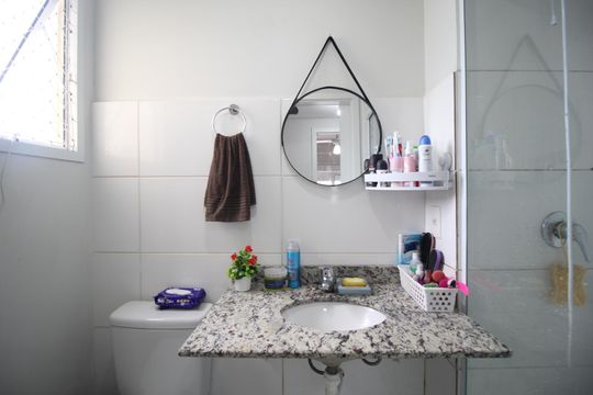 Banheiro de apartamento para alugar com 2 quartos, 63m² em Parque Santa Fé, Porto Alegre