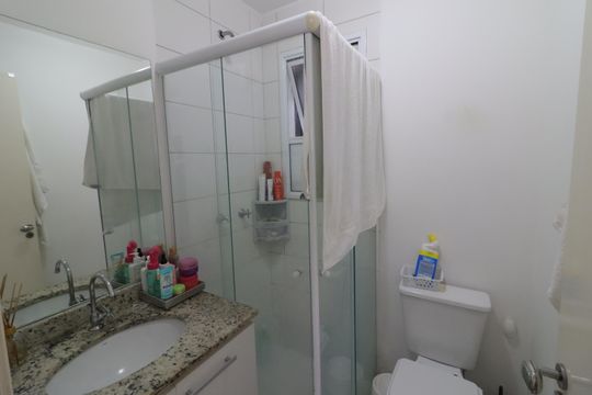 Banheiro 2 de apartamento à venda com 3 quartos, 65m² em Umuarama, Osasco
