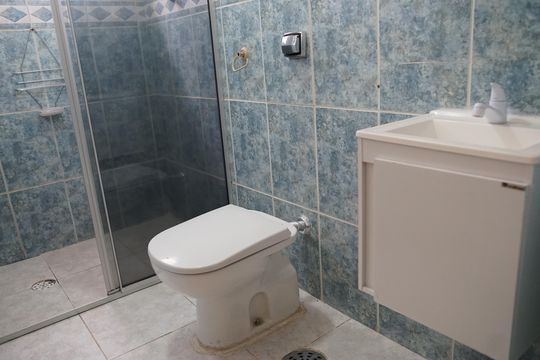 Banheiro de apartamento à venda com 2 quartos, 60m² em Jardim Barbosa, Guarulhos