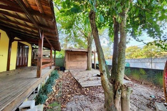 Área externa de casa para alugar com 4 quartos, 120m² em Campeche, Florianópolis