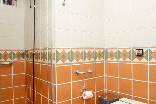 Banheiro 1 de apartamento à venda com 2 quartos, 77m² em Rio Branco, Porto Alegre
