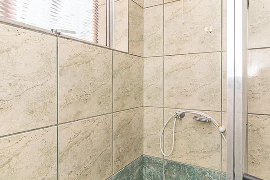 Banheiro de apartamento à venda com 2 quartos, 67m² em Partenon, Porto Alegre