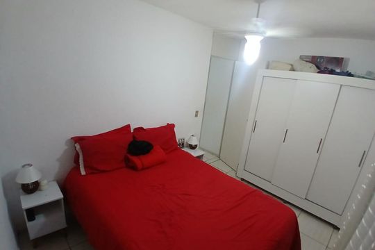 Quarto de apartamento para alugar com 2 quartos, 49m² em Santa Cruz, Rio de Janeiro