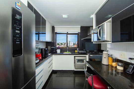 COZINHA de apartamento à venda com 5 quartos, 259m² em Padre Eustáquio, Belo Horizonte