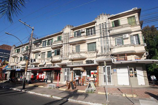 Fachada de apartamento à venda com 3 quartos, 100m² em Santana, Porto Alegre