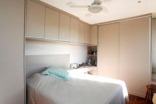 Quarto 1 de apartamento à venda com 3 quartos, 100m² em Santana, Porto Alegre