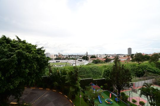 Sala - Vista de apartamento à venda com 2 quartos, 86m² em Ponte Preta, Campinas