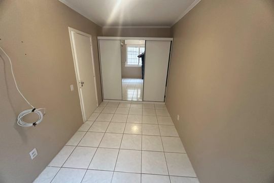 Quarto de apartamento para alugar com 1 quarto, 65m² em Jardim do Salso, Porto Alegre