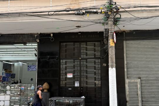 Fachada de kitnet/studio para alugar com 1 quarto, 45m² em Santa Ifigênia, São Paulo