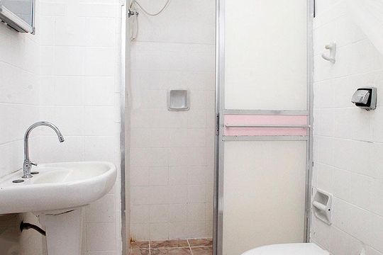 Banheiro 1 de apartamento à venda com 2 quartos, 64m² em Centro Histórico, Porto Alegre
