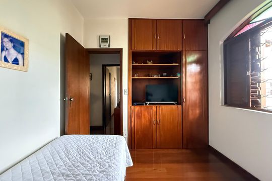 Casa à venda com 4 quartos, 225m² em Havaí, Belo Horizonte