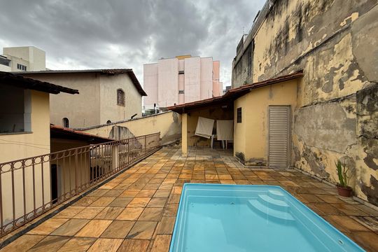 Casa à venda com 4 quartos, 225m² em Havaí, Belo Horizonte