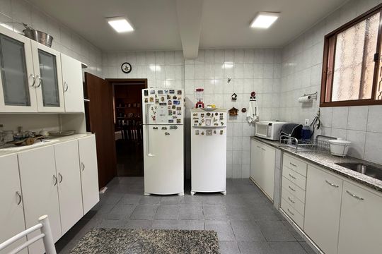 Casa à venda com 4 quartos, 225m² em Havaí, Belo Horizonte