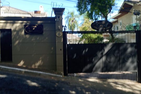Fachada de casa para alugar com 4 quartos, 637m² em Vila Albertina, São Paulo